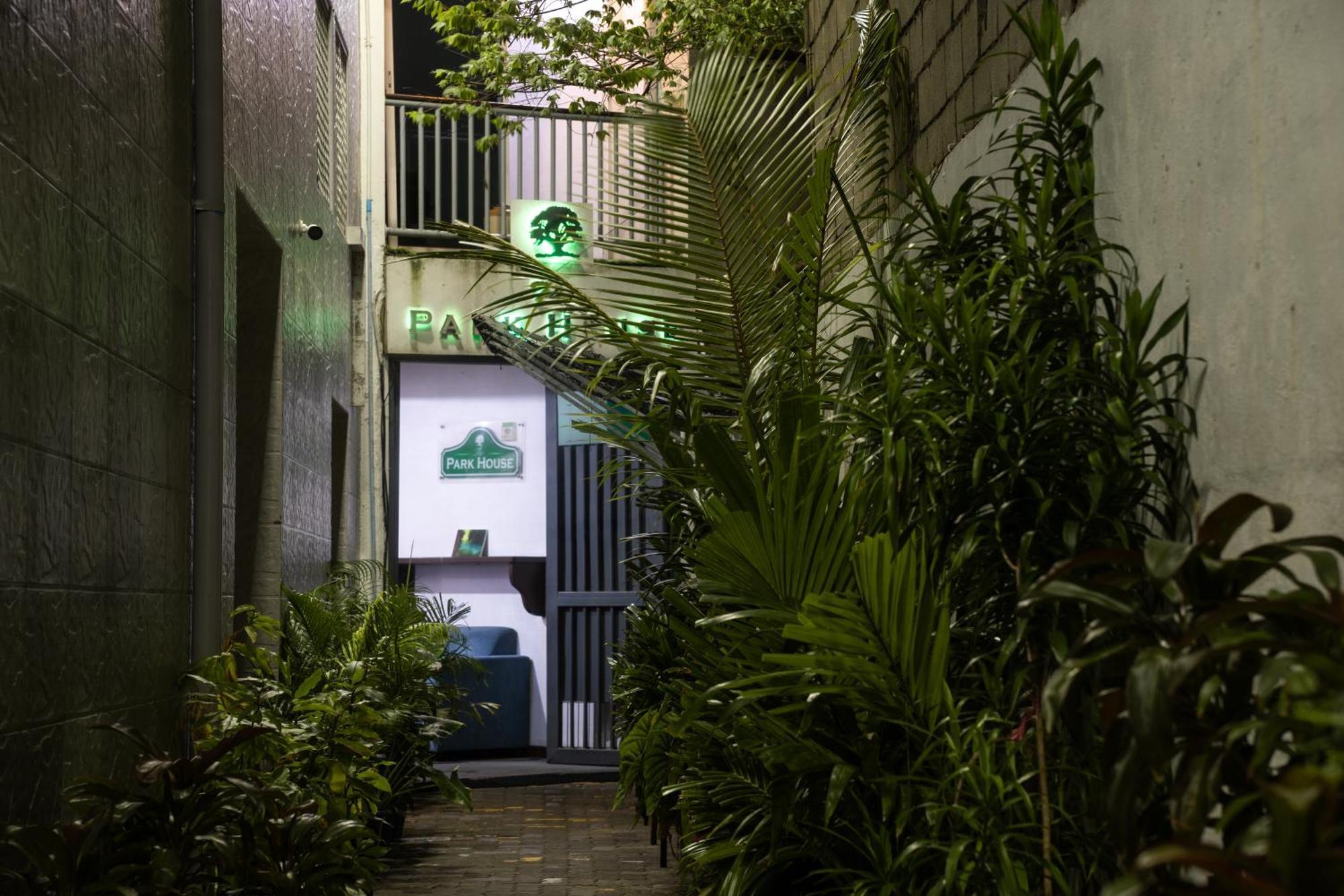 The Park House Hotel Мале Екстериор снимка