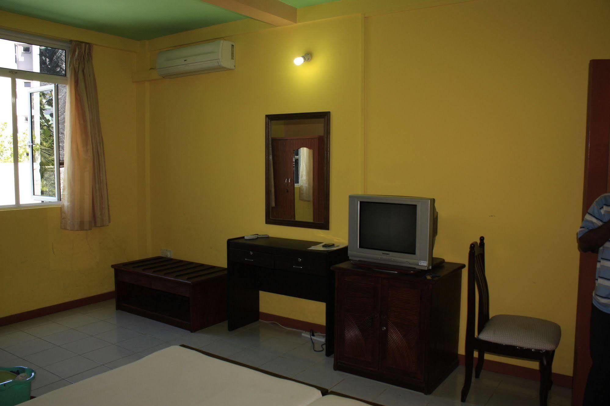 The Park House Hotel Мале Екстериор снимка